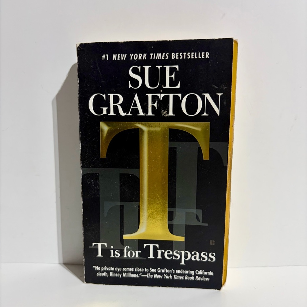 T Trespass Sue Grafton Alphabet Book Paperback 2007 Kinsey Millhone Vintage